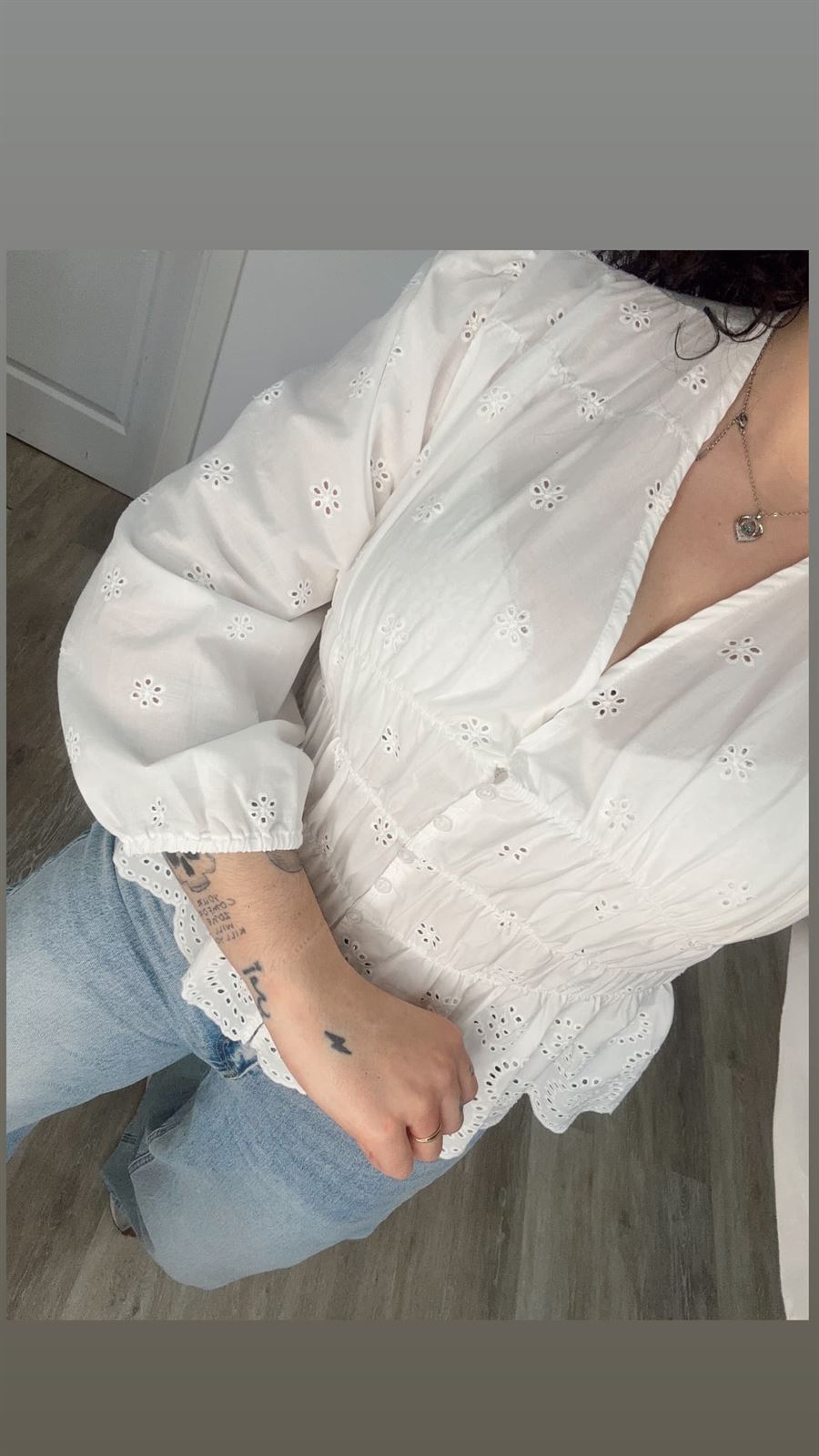 BLUSA BLANCA PERFORADA - Imagen 1