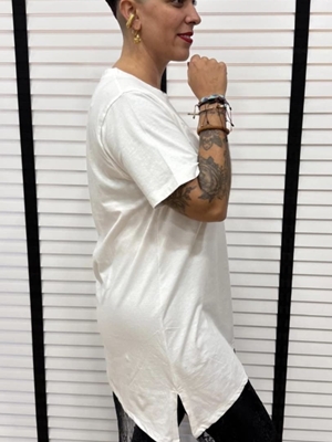 CAMISETA ASIMÉTRICA LOGO MAD INFLUENCE - Imagen 2