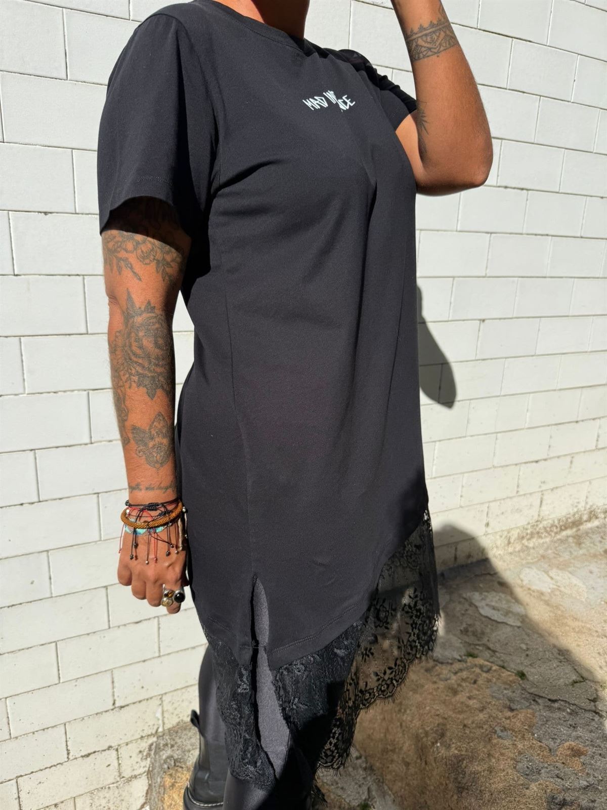 CAMISETA ASIMÉTRICA MAD INFLUENCE - Imagen 4