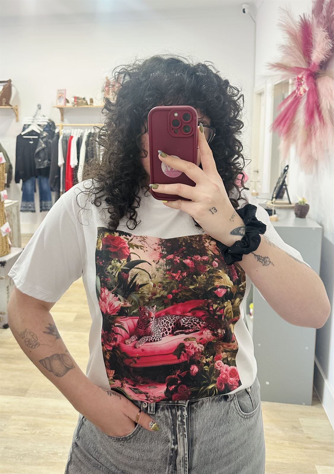 CAMISETA LEONA ROSA - Imagen 1