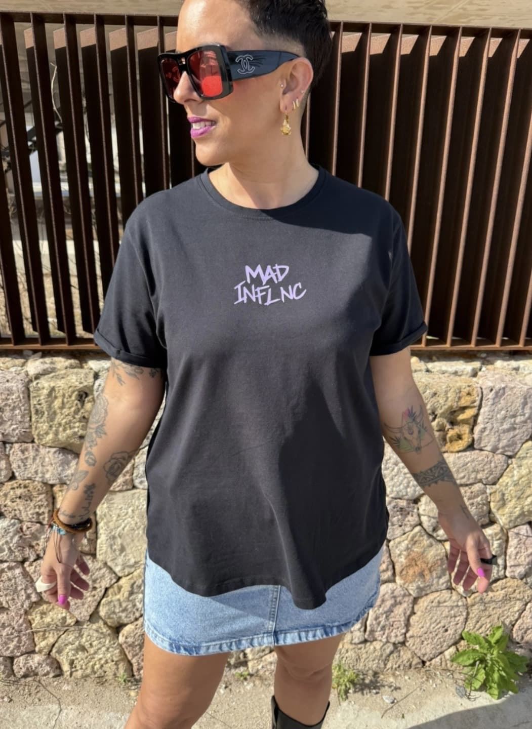 CAMISETA LOGO LILA MAD INFLUENCE - Imagen 1