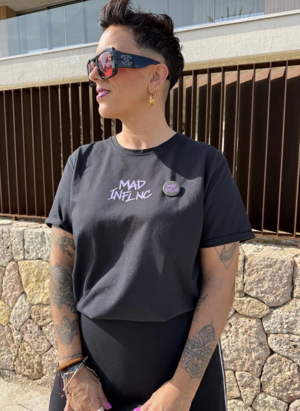 CAMISETA LOGO LILA MAD INFLUENCE - Imagen 3