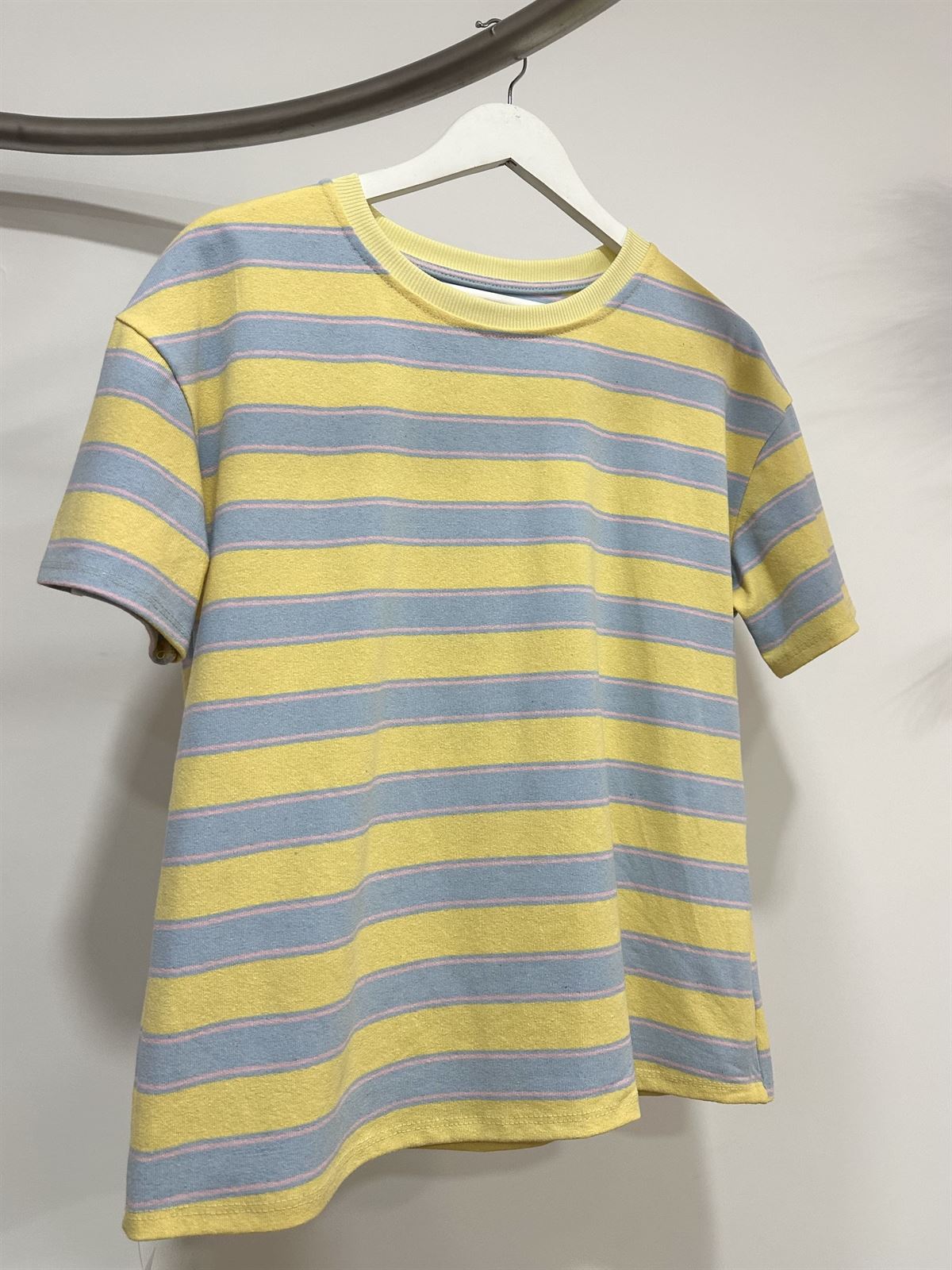 CAMISETA RAYAS AMARILLA - Imagen 1