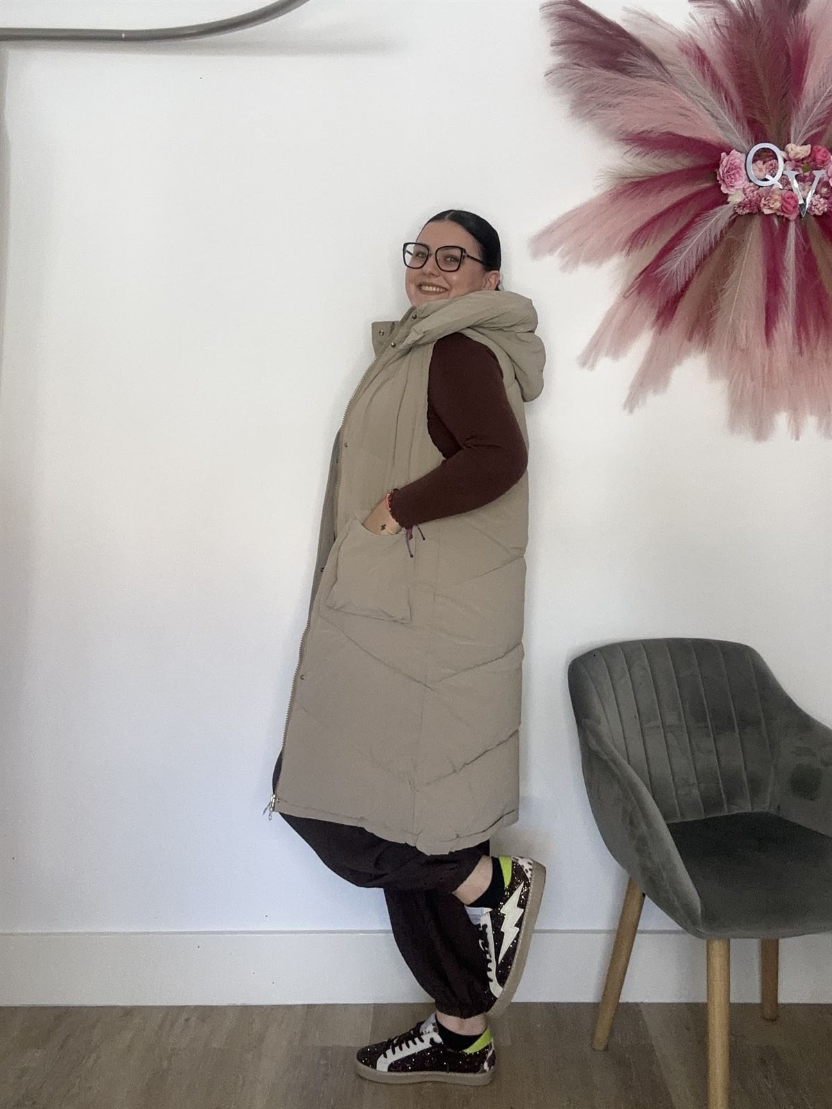 CHALECO LARGO ACOLCHADO TAUPE - Imagen 1