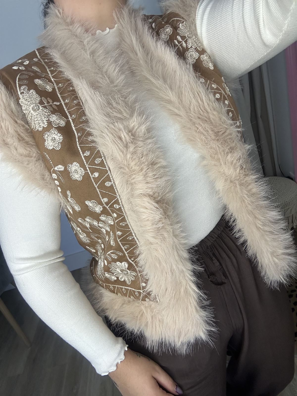 CHALECO PELO MARRÓN - Imagen 1