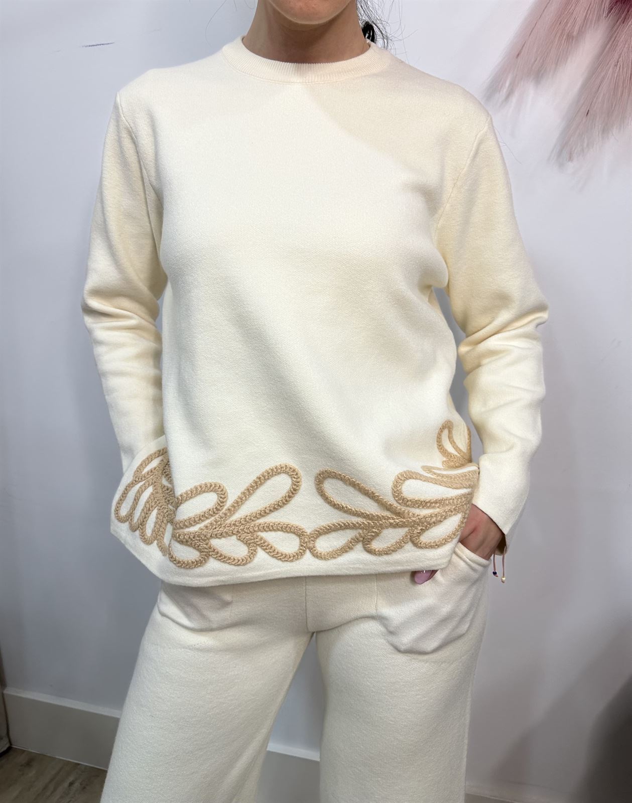 CONJUNTO PUNTO CREMA BORDADOS - Imagen 6