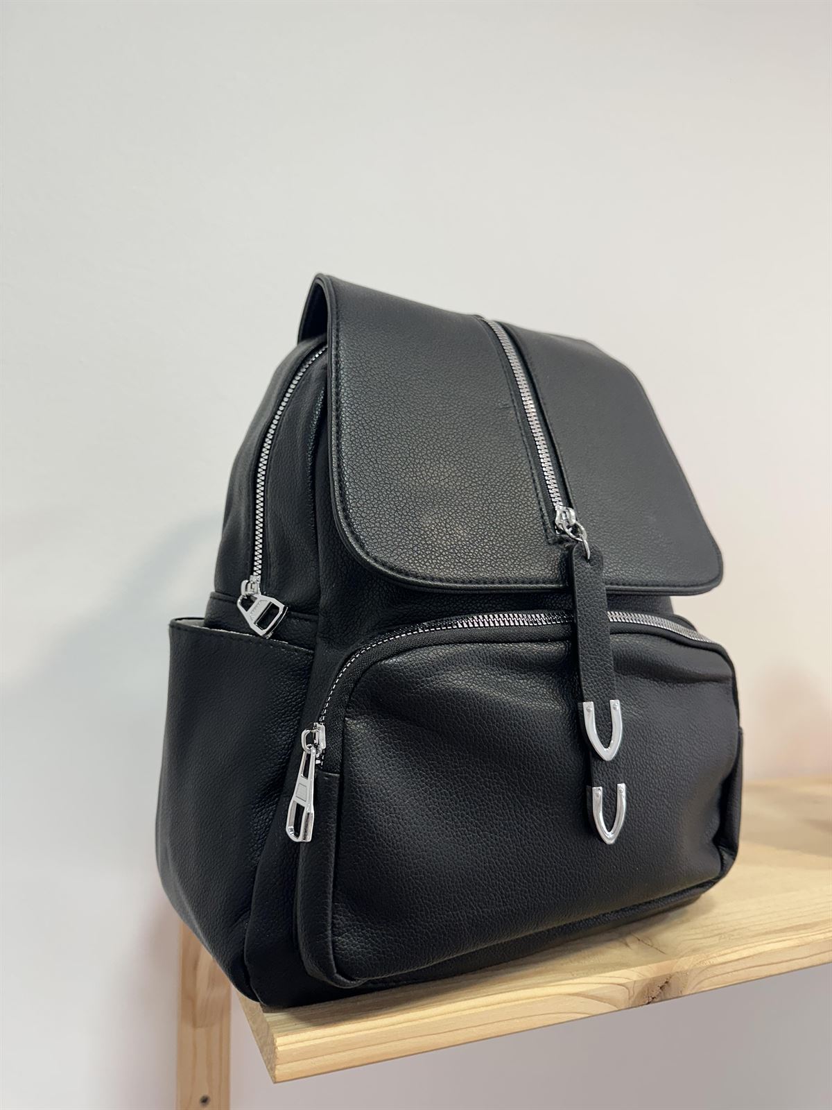 MOCHILA NEGRA - Imagen 2