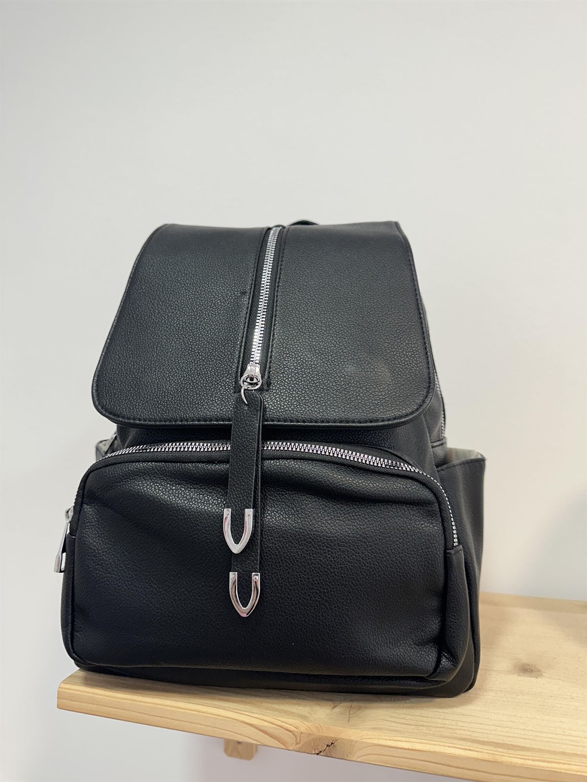 MOCHILA NEGRA - Imagen 3