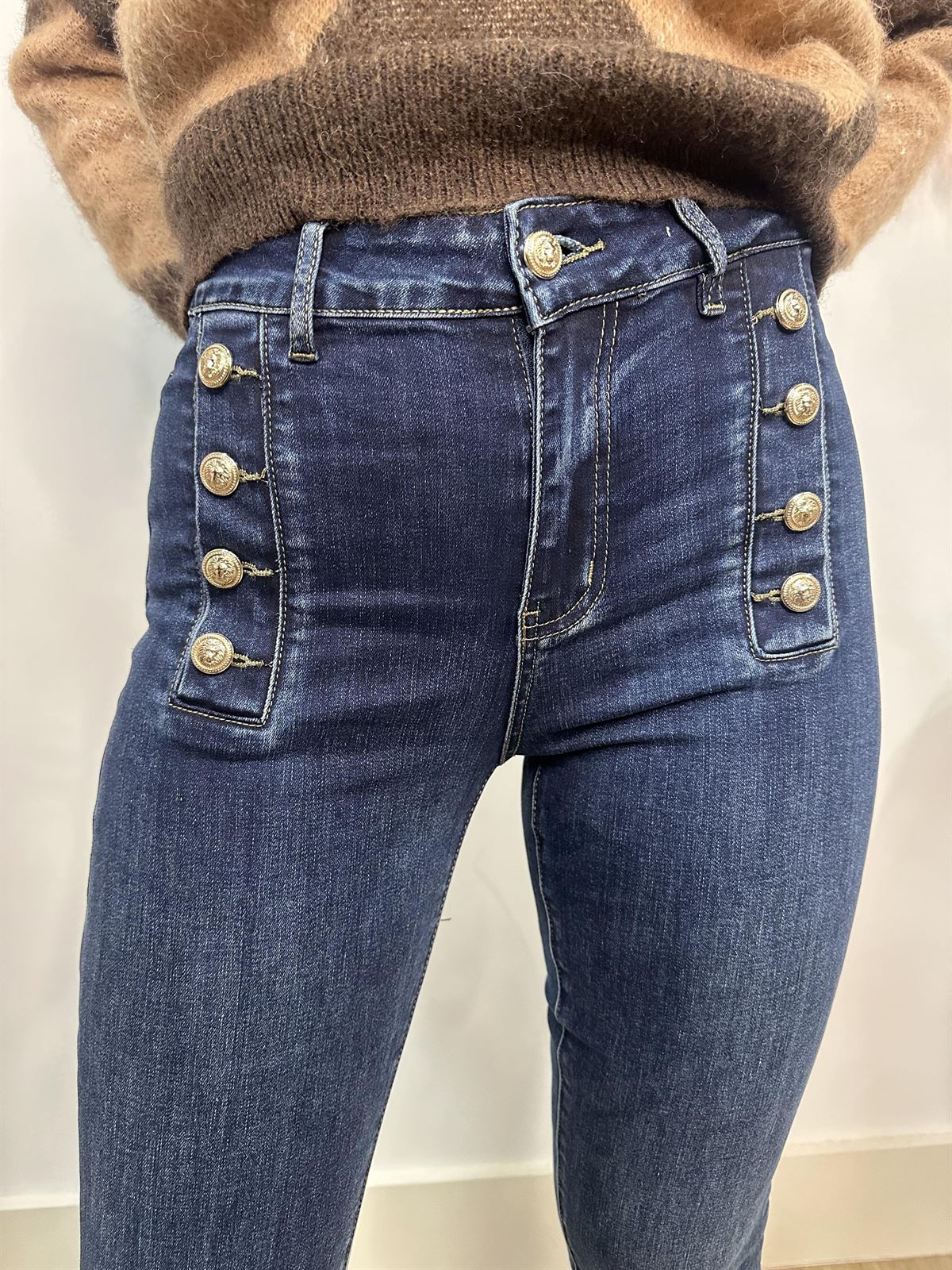 PANTALÓN CAMPANA BOTÓN - Imagen 1