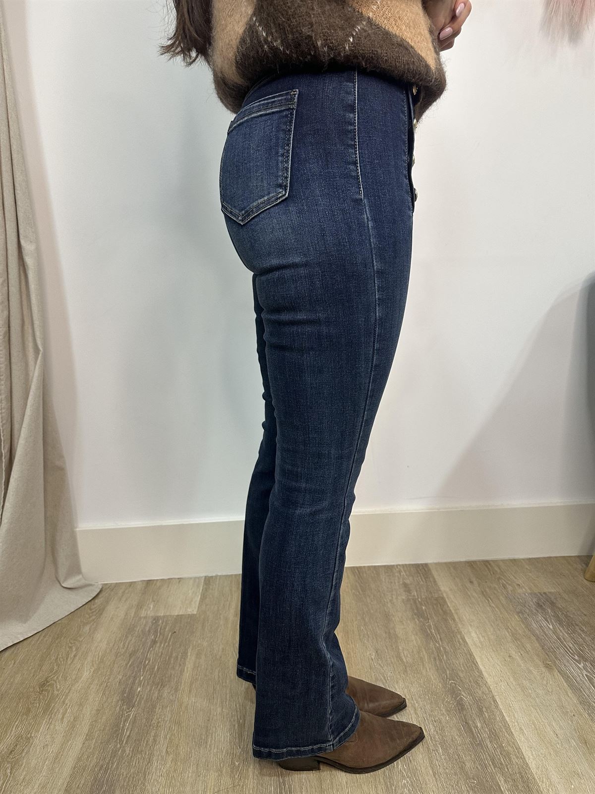 PANTALÓN CAMPANA BOTÓN - Imagen 3