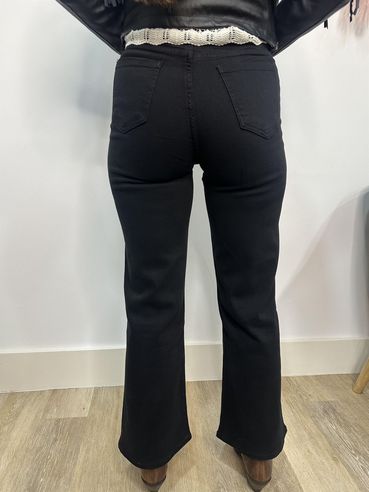 PANTALÓN FLARE NEGRO - Imagen 3