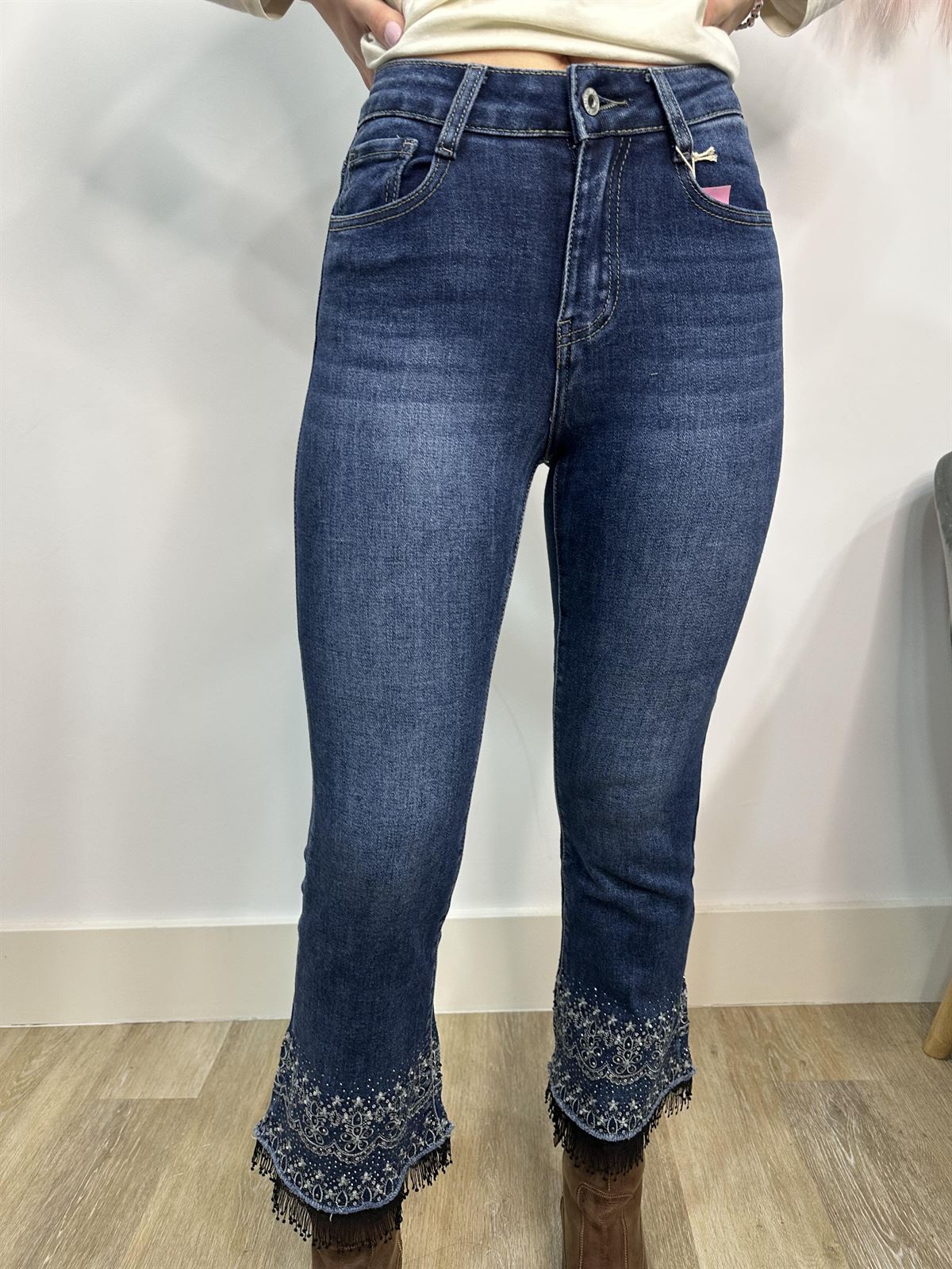 PANTALÓN VAQUERO FLARE FLECOS Y STRASS - Imagen 1
