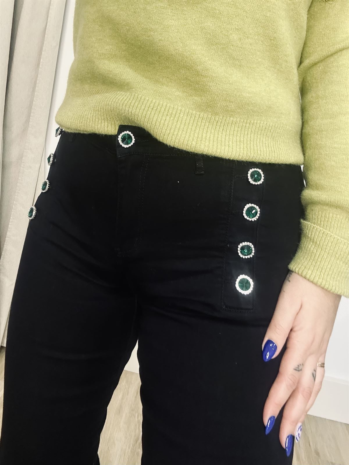 PANTALÓN VAQUERO NEGRO JOYA - Imagen 2