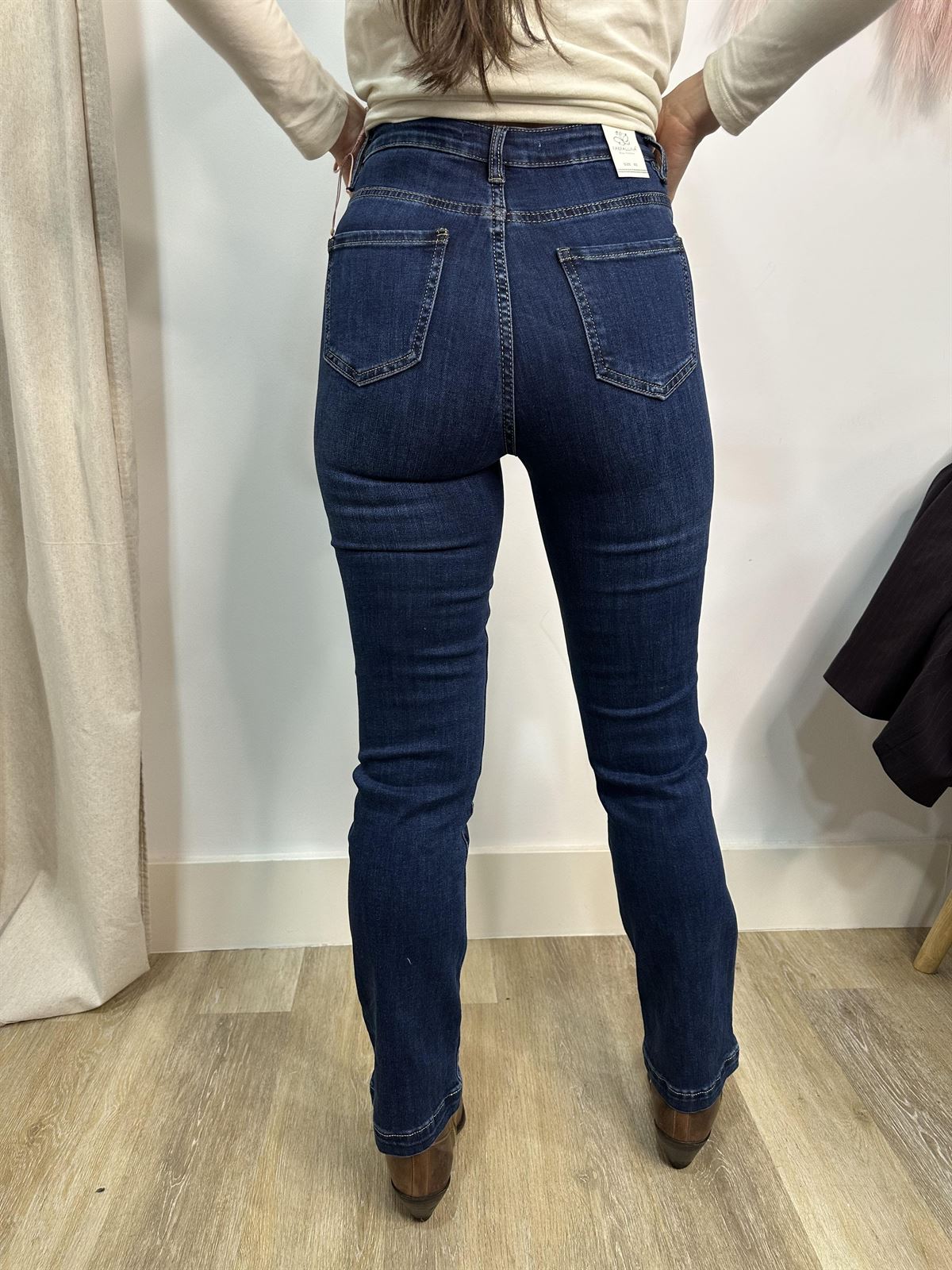 PANTALÓN VAQUERO RECTO BOLSILLO BORDADO - Imagen 4