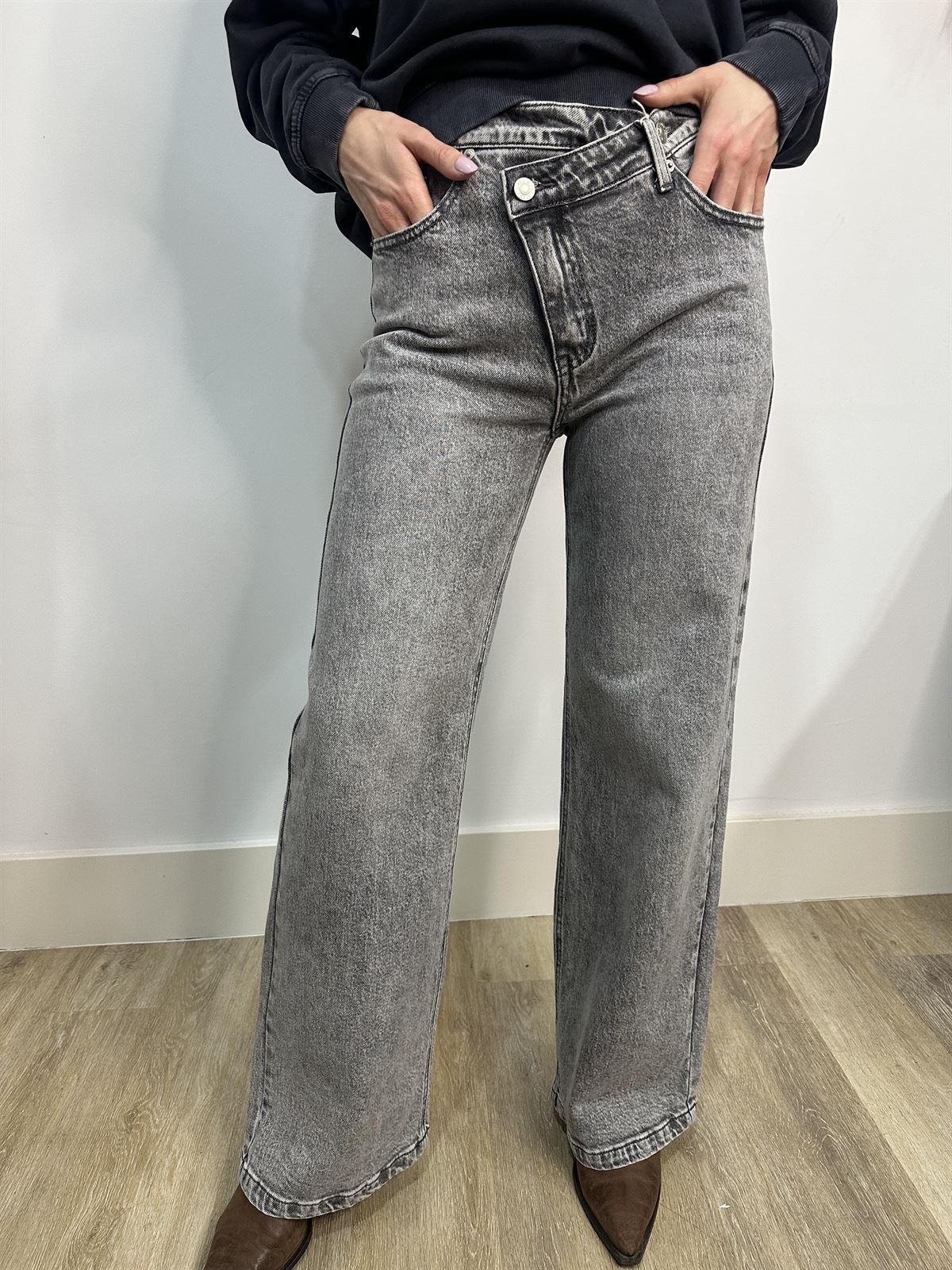 PANTALÓN WIDE LEG DOBLE BOTÓN GRIS - Imagen 2