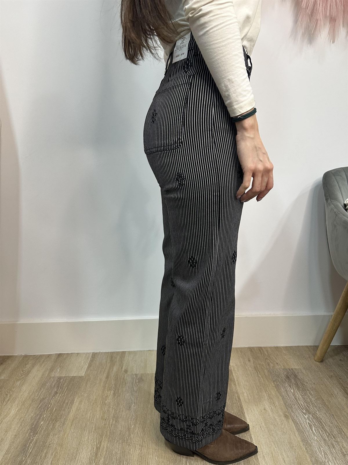 PANTALÓN WIDE LEG RAYAS Y BORDADOS - Imagen 3
