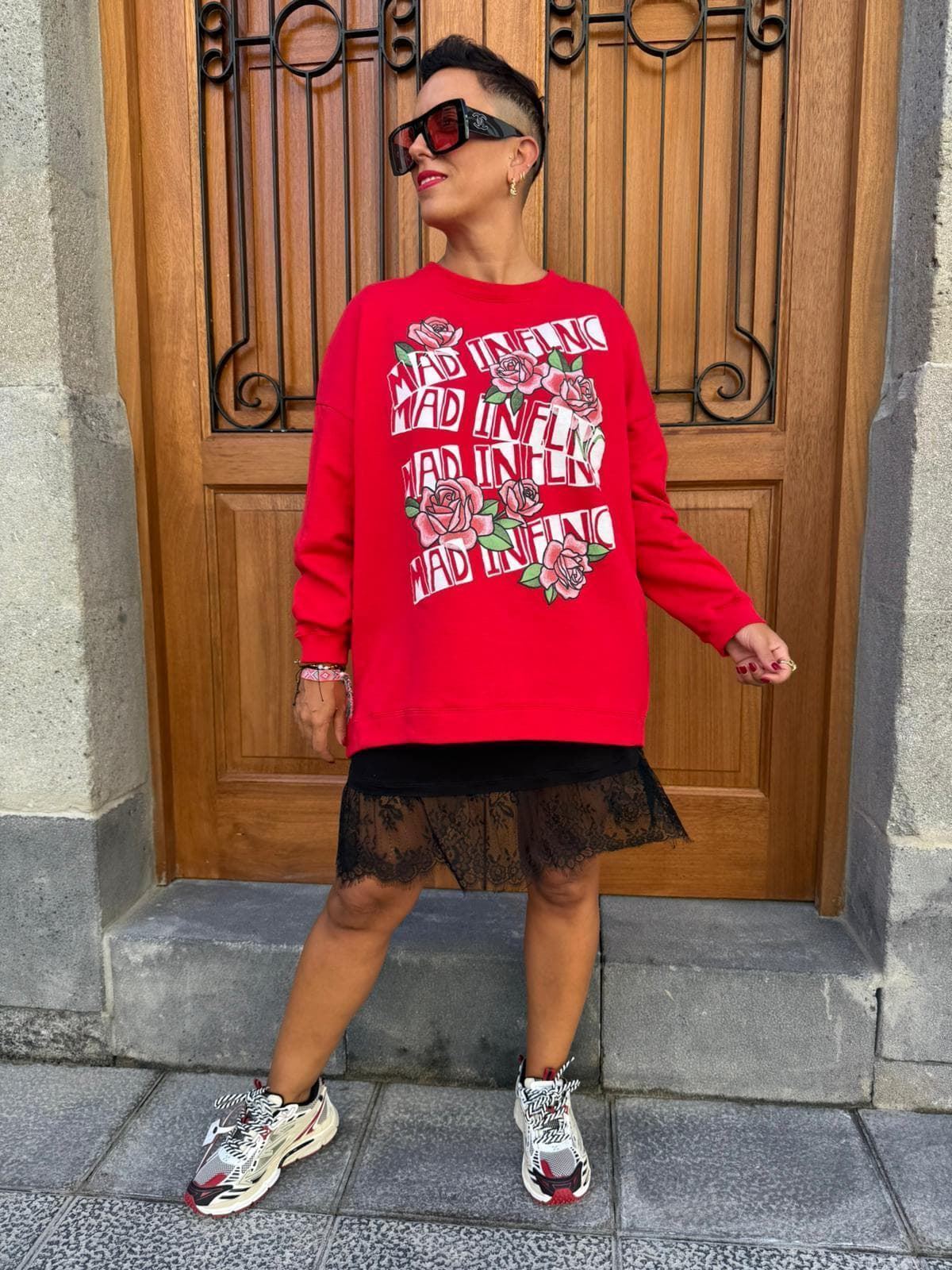 SUDADERA ROSAS MAD INFLUENCE - Imagen 1