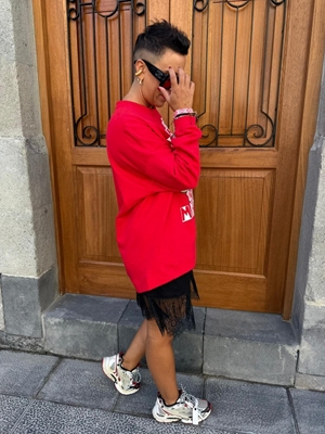 SUDADERA ROSAS MAD INFLUENCE - Imagen 2