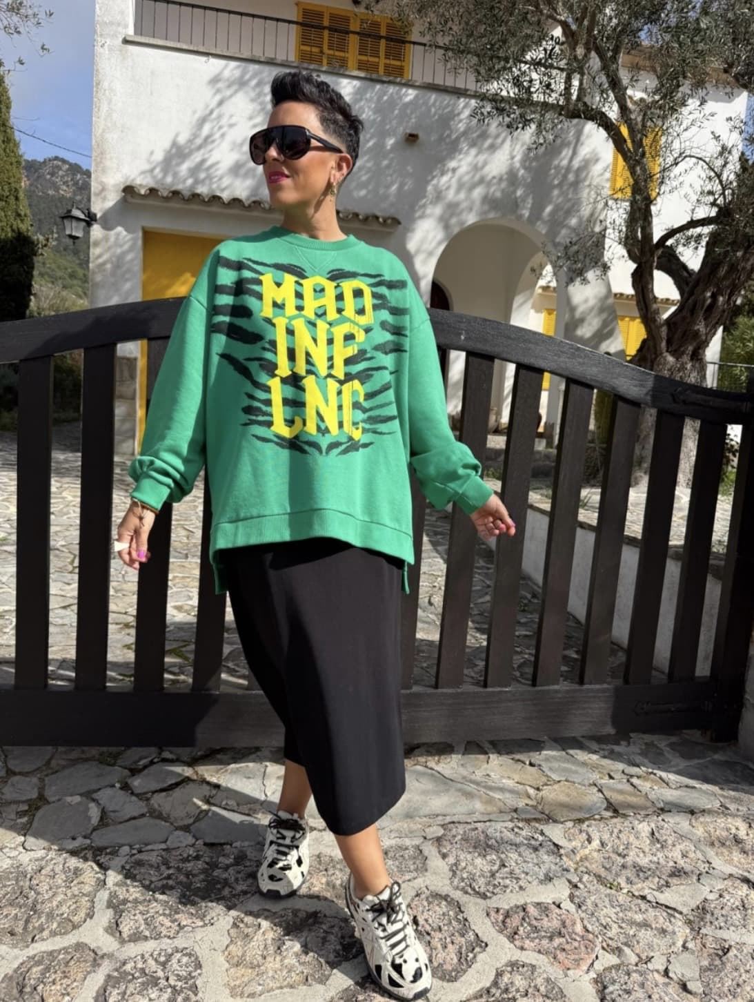 SUDADERA VERDE MAD INFLUENCE - Imagen 1