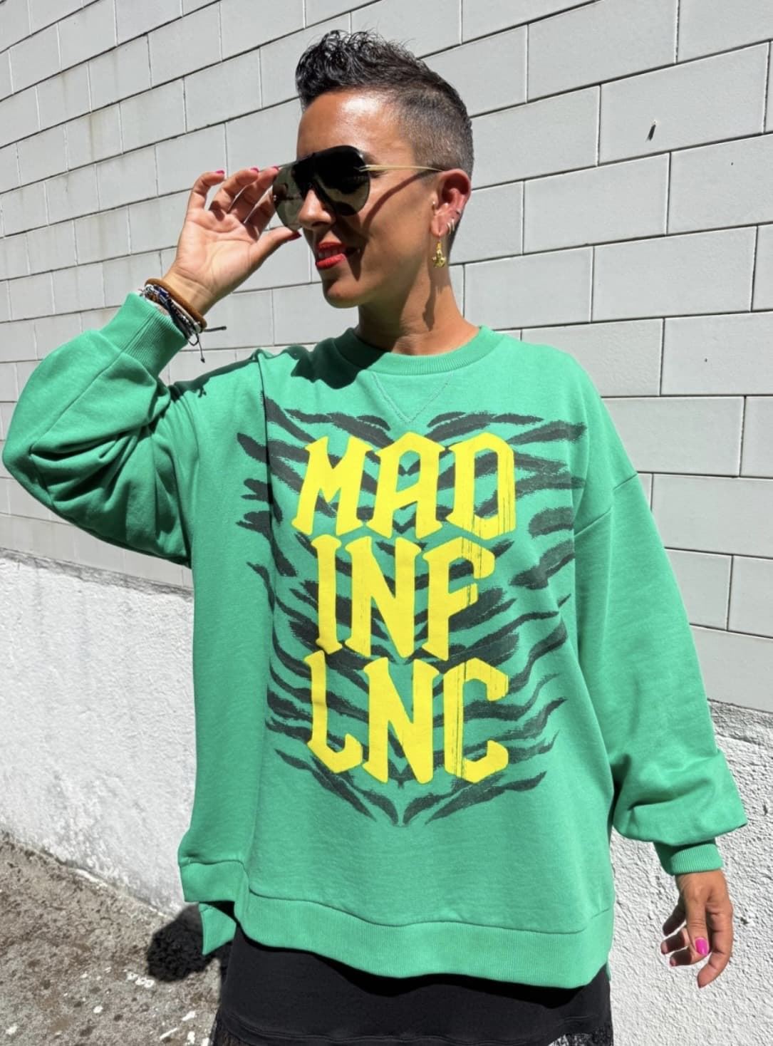 SUDADERA VERDE MAD INFLUENCE - Imagen 2