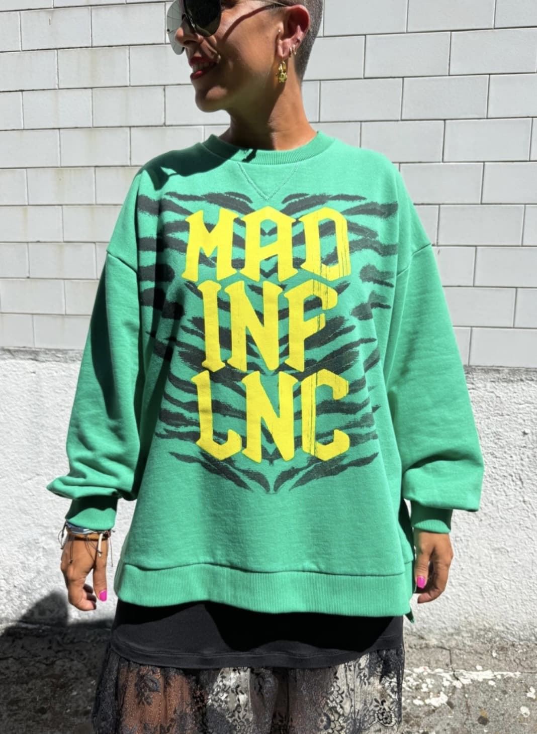SUDADERA VERDE MAD INFLUENCE - Imagen 4