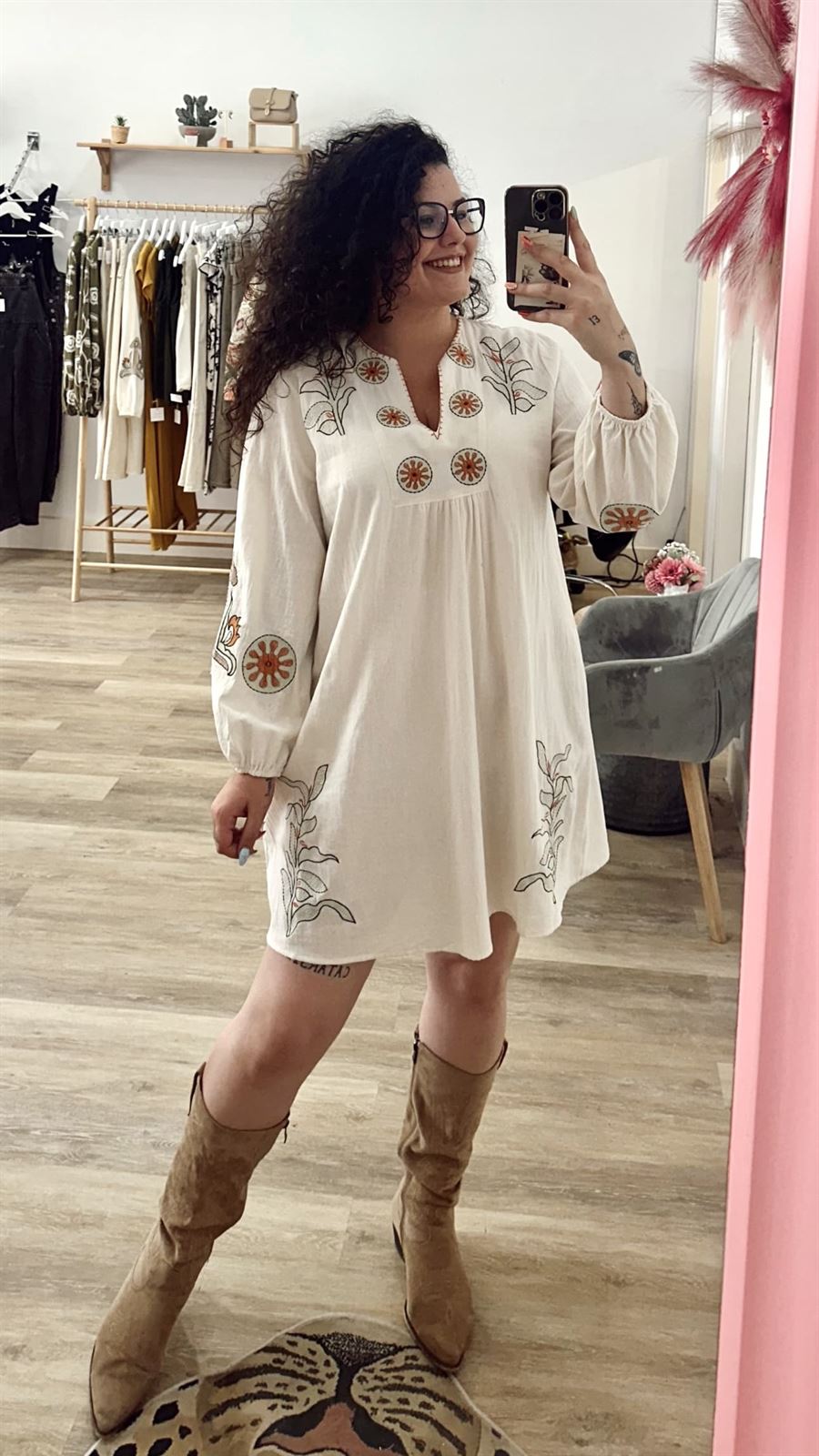 VESTIDO CREMA BORDADO - Imagen 1