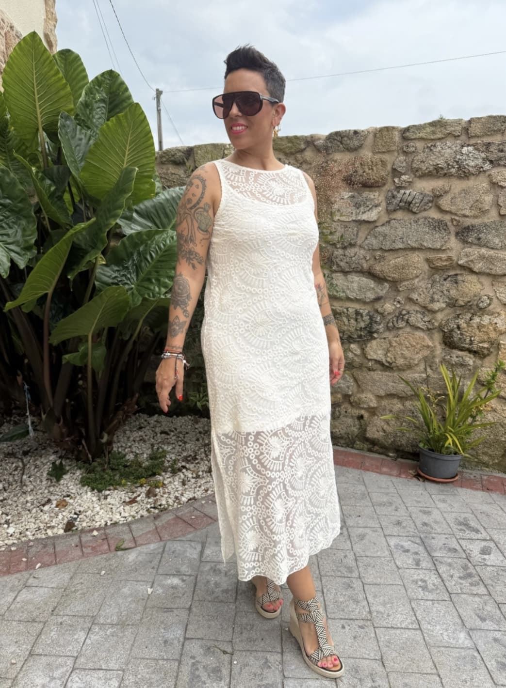 VESTIDO ENCAJE CRUDO MAD INFLUENCE - Imagen 1