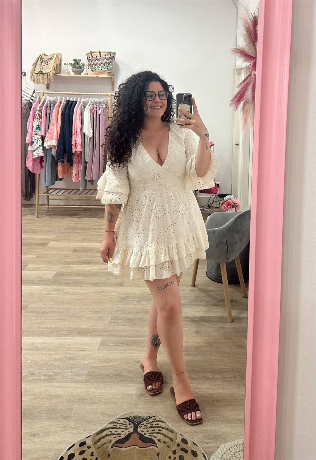 VESTIDO ESCOTE CREMA - Imagen 1