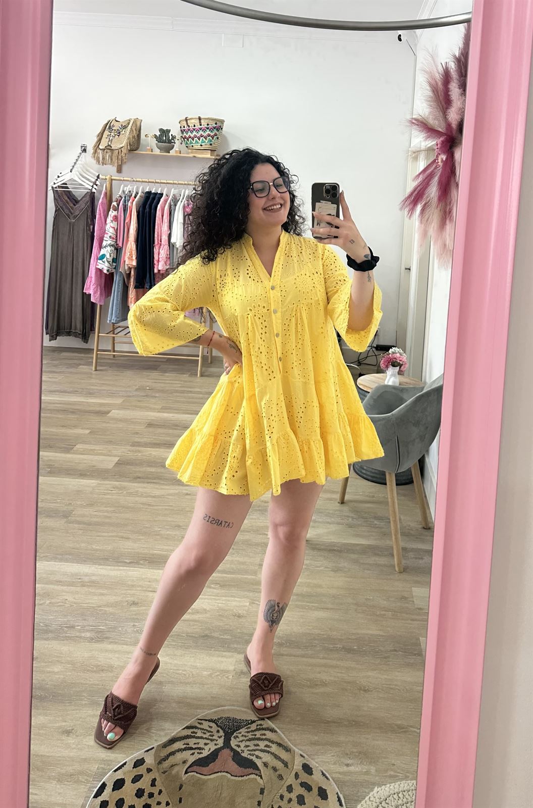 VESTIDO TROQUELADO AMARILLO - Imagen 1