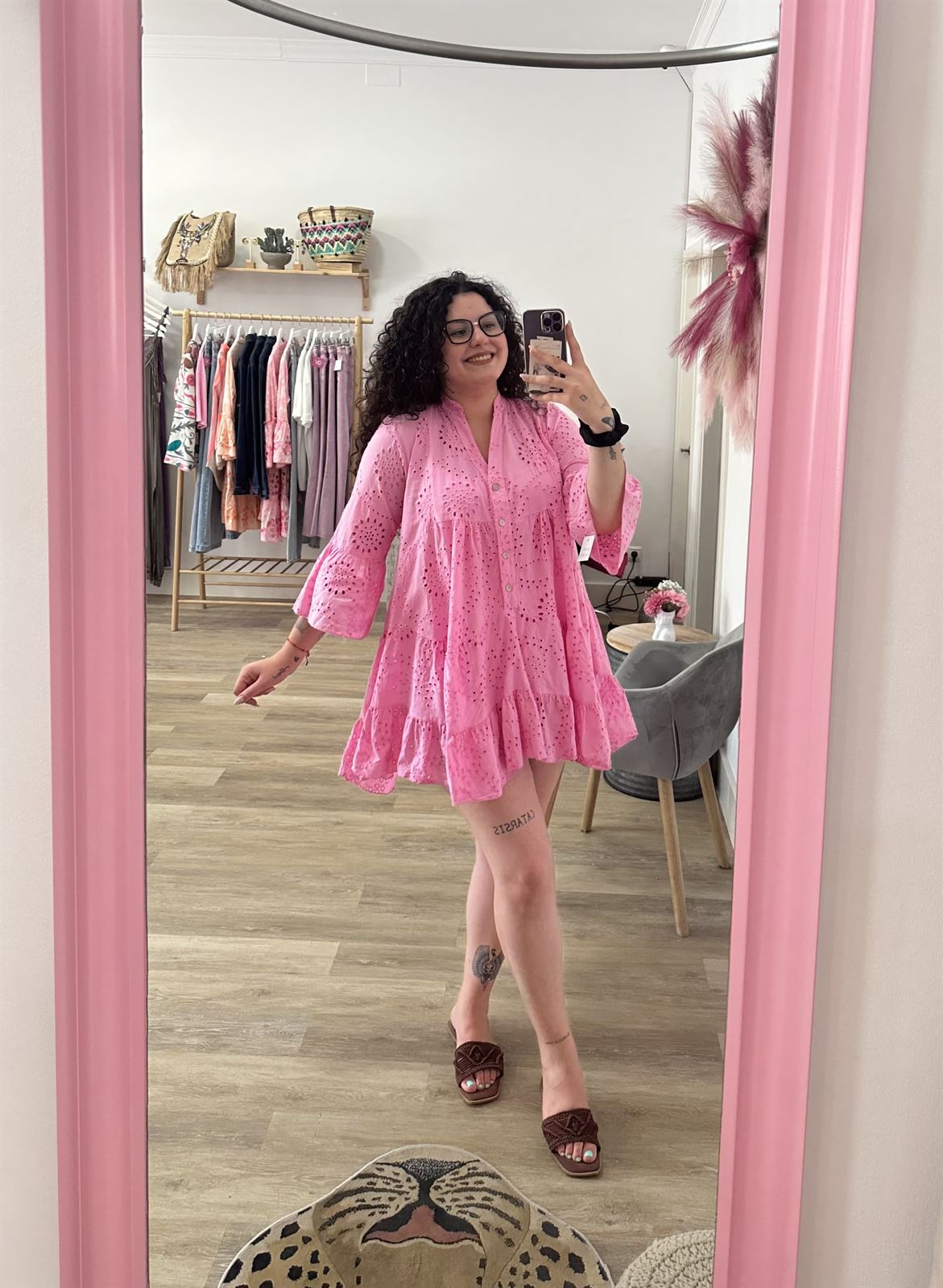 VESTIDO TROQUELADO ROSA - Imagen 1