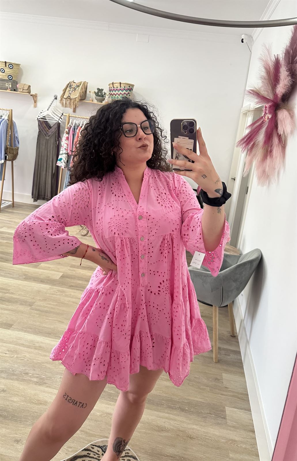 VESTIDO TROQUELADO ROSA - Imagen 2