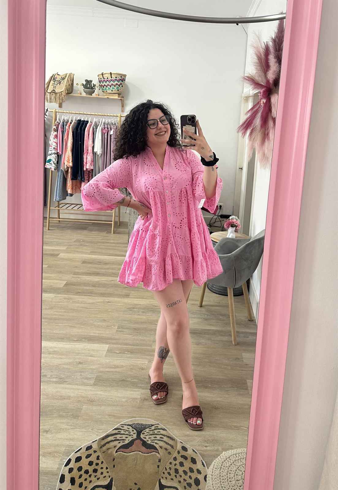 VESTIDO TROQUELADO ROSA - Imagen 3